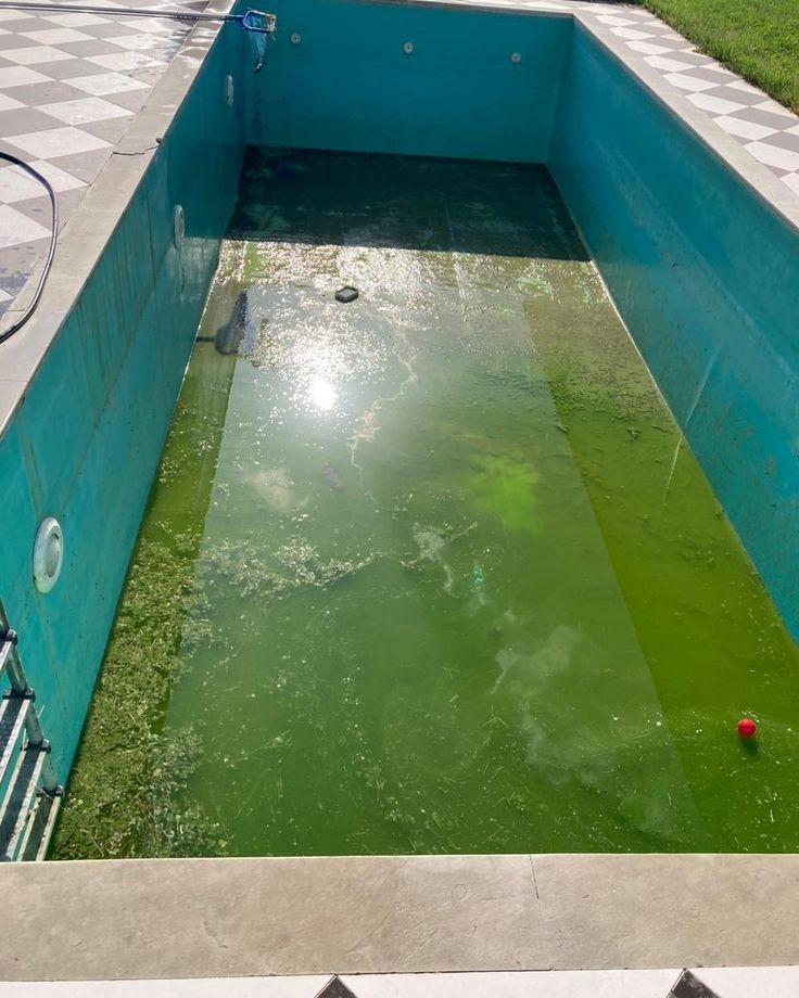 Pool crack detection